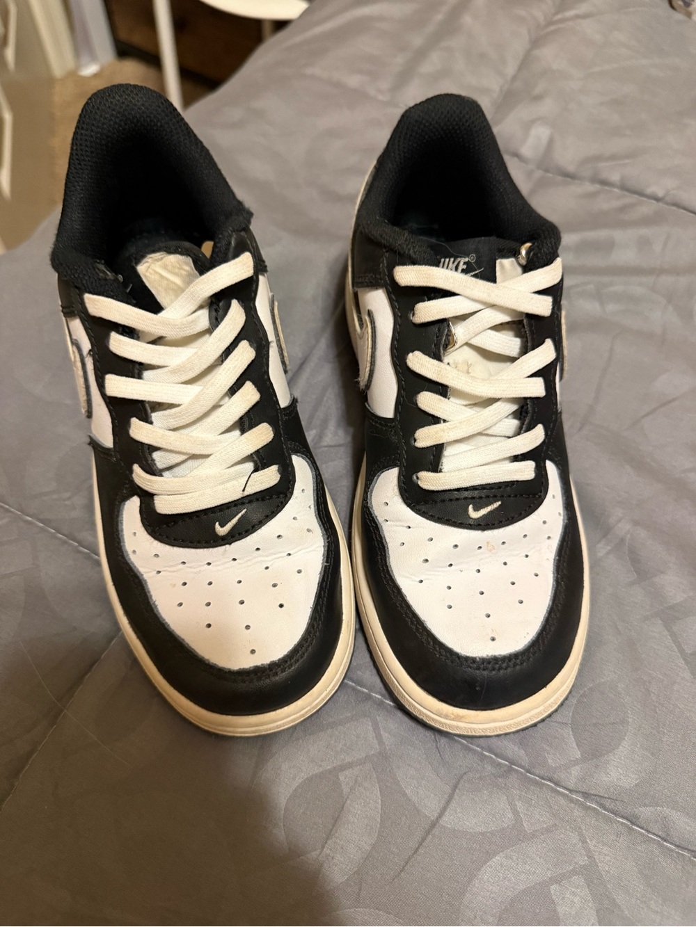Nike Kids panda dunks Black & White Low-Top Sneakers